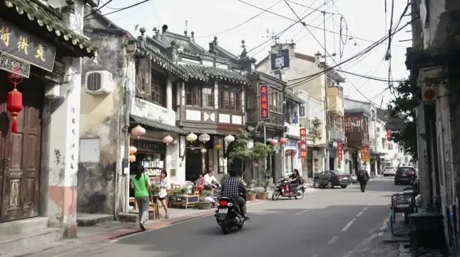 老城区的一天